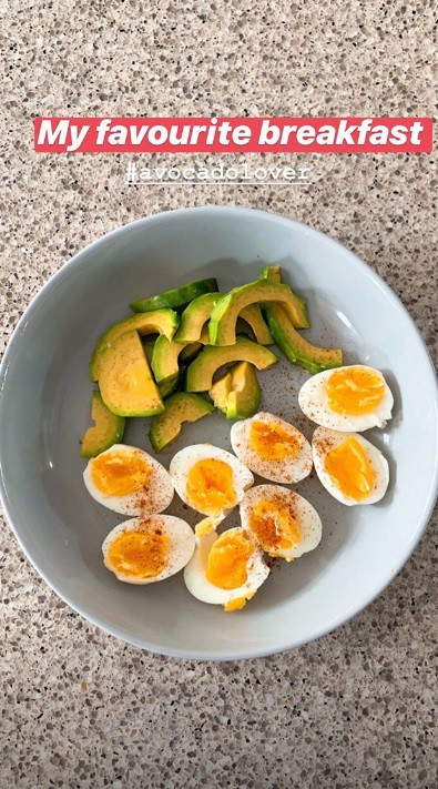 Học theo thực đơn bữa sáng nhanh gọn với quả bơ của Hà Tăng để giúp giữ dáng, đẹp da - Ảnh 6.