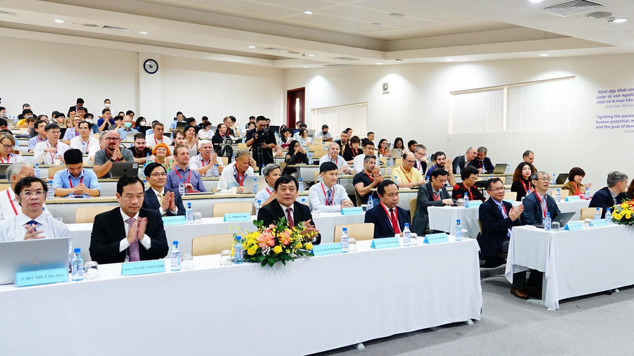 Các đại biểu quốc tế và trong nước tham dự hội nghị tại Trường ĐH Quốc tế - ĐHQG TPHCM.