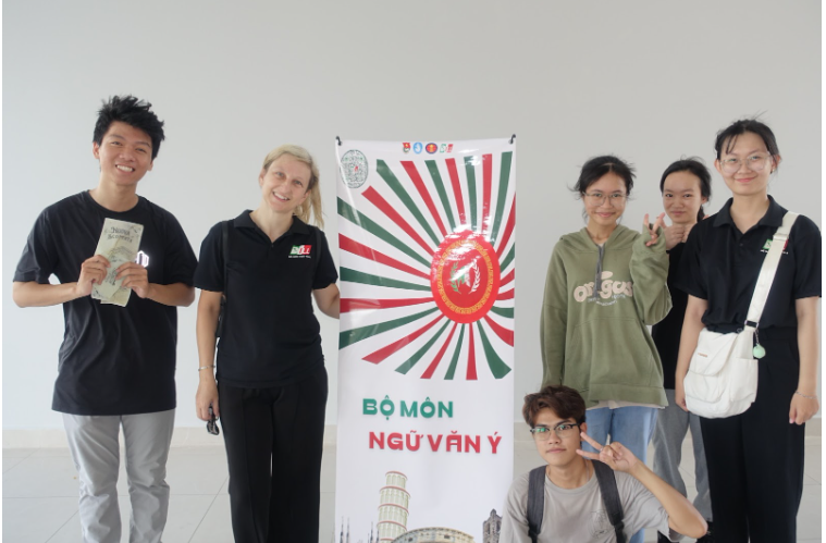 Sinh viên Ngữ văn Ý tích cực trong các hoạt động ngoại khóa - Ảnh: Đoàn Hội Ngữ văn Ý.