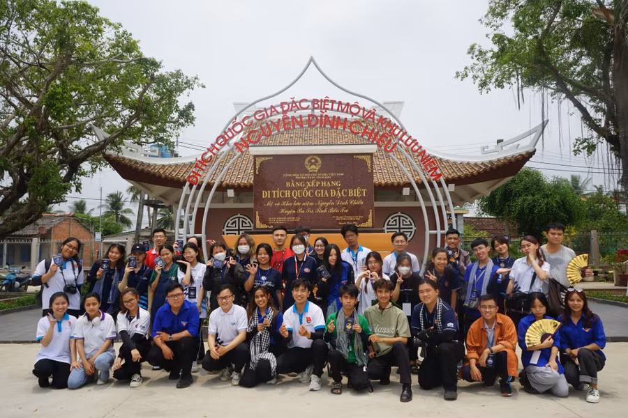 Ngoài giờ học trên lớp, sinh viên có thể đăng ký tham gia các hoạt động tình nguyện ở nhiều địa phương - Ảnh: Đoàn Hội khoa Triết học