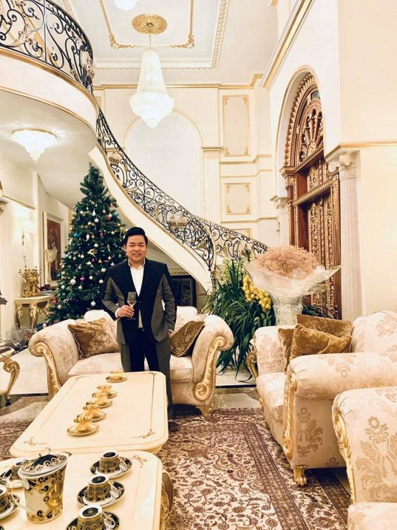 Quang Lê khoe biệt thự dát vàng lộng lẫy khiến ai cũng choáng ngợp - 1