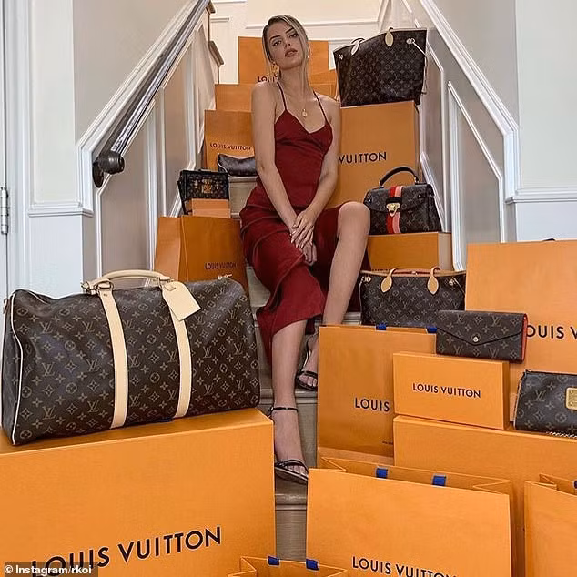 Muôn kiểu khoe của của hội ‘rich kid’ quốc tế dịp Giáng sinh - ảnh 2