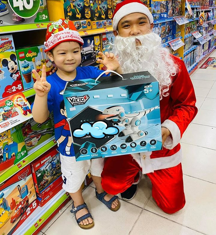 Sau thời gian “van xin” chồng cũ, Nhật Kim Anh hạnh phúc đón Giáng sinh bên con trai ảnh 4 sau thoi gian "van xin" chong cu, nhat kim anh hanh phuc don giang sinh ben con trai - 6