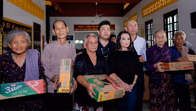 Quang Lê khoe biệt thự dát vàng lộng lẫy khiến ai cũng choáng ngợp - 12