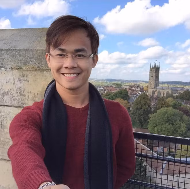 Anh chàng du học sinh tổng kết thập kỷ với profile đỉnh cao: 1 ngôi nhà, 3 công việc, 3 học bổng, 1 cuốn sách, 1 người thương, 1 bằng Thạc sĩ...-1