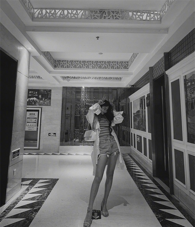 Hét hồn ảnh chưa qua photoshop của hot girl 2,5 triệu follow ảnh 3 Hét hồn ảnh chưa qua photoshop của hot girl 2,5 triệu follow ảnh 3