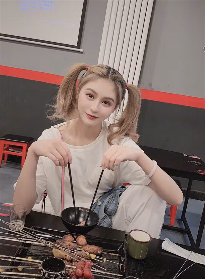 Hét hồn ảnh chưa qua photoshop của hot girl 2,5 triệu follow ảnh 2