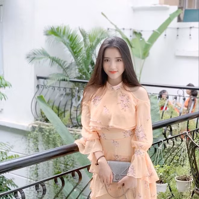 Những hotgirl xứ Huế khiến dân tình xuýt xoa: Người là rich kid mê xe phân khối lớn, người có thành tích học tập khủng được tuyển thẳng vào 2 trường ĐH ảnh 12