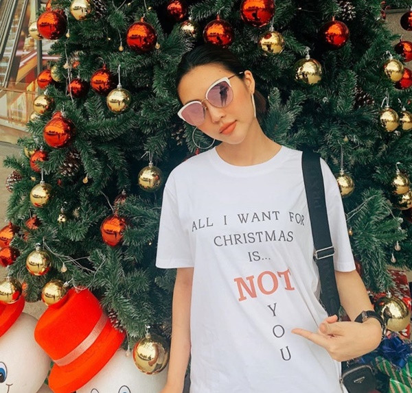 Gương mặt Elly Trần khác lạ đến mức chẳng thể nhận ra ảnh 6 Gương mặt Elly Trần khác lạ đến mức chẳng thể nhận ra ảnh 6