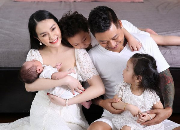 Vợ Tuấn Hưng hiếm hoi khoe ảnh con thứ 3 bụ bẫm siêu dễ thương ảnh 3 lan hiem hoi vo tuan hung khoe anh con thu 3, cau be bu bam sieu de thuong - 6