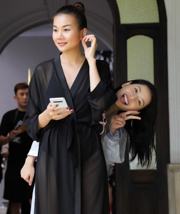 Gương mặt Elly Trần khác lạ đến mức chẳng thể nhận ra ảnh 2 Gương mặt Elly Trần khác lạ đến mức chẳng thể nhận ra ảnh 2