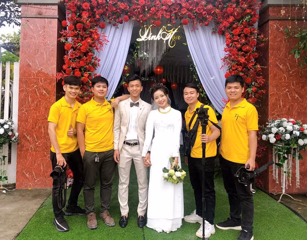 Ngôi sao - Cận cảnh nhan sắc vợ hotgirl của cầu thủ Phan Văn Đức (Hình 2).