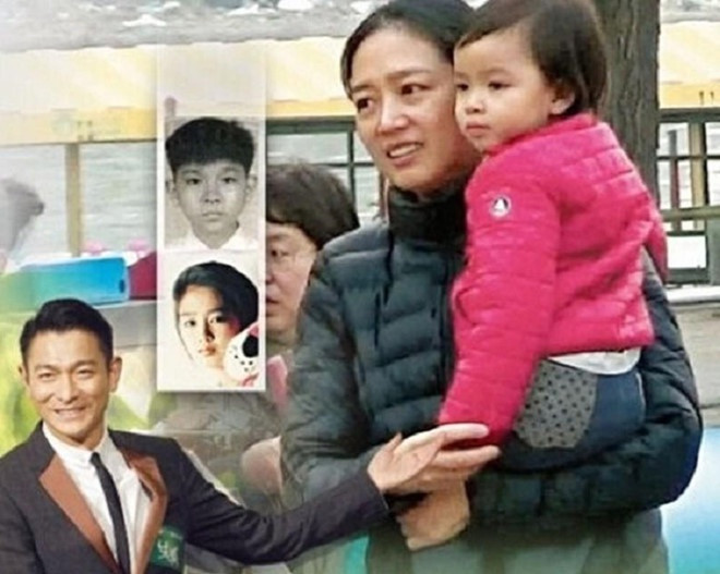 Lưu Đức Hoa- tiểu thư người Malaysia: Thiên vương Hong Kong có cuộc hôn nhân bí ẩn bà xã Chu Lệ Thiên. Cả hai đăng ký kết hôn năm 2009, nhưng một năm sau công chúng mới biết được danh tính của người phụ nữ luôn âm thầm đứng sau tài tử xứ Hương Cảng. Theo On, Chu Lệ Thiên xuất thân là thiên kim tiểu thư của một gia đình giàu có nức vùng Penang. Gia tộc họ Chu sở hữu hơn 150 công ty lớn nhỏ và là một trong 5 tập đoàn lớn nhất Malaysia. Thu nhập hàng năm từ hoạt động kinh doanh là hơn2 tỷ USD, có đường bay và chuyên cơ riêng. Vo giau co, quyen luc cua sao nam Trung Quoc hinh anh 6 3329589_chau_nhuan_phat_chan_tu_d_8.jpg