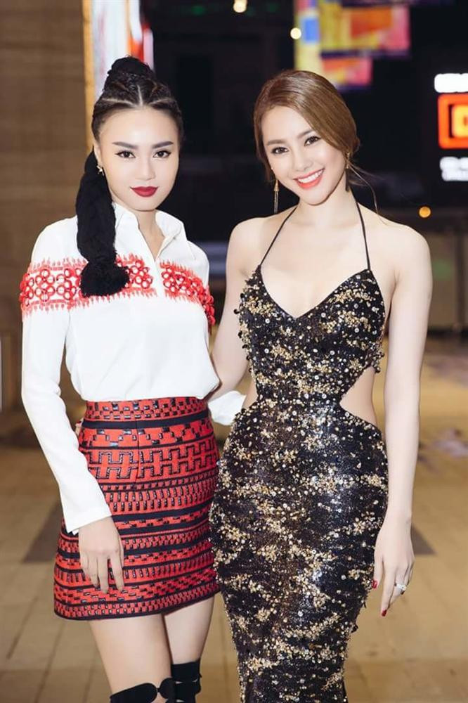 Sửng sốt ngoại hình Ninh Dương Lan Ngọc giống hệt người này trong showbiz ảnh 4 Tưởng nhan sắc hiếm lạ, ai dè Ninh Dương Lan Ngọc lại giống hệt một đàn chị showbiz-5
