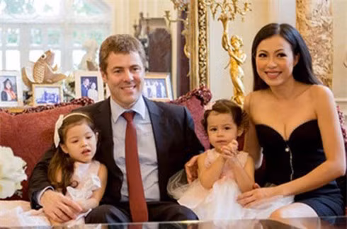 Cuộc sống của hoa hậu giàu có nhất Việt Nam và mối tình 10 năm không kết hôn ảnh 3