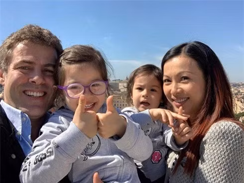 Cuộc sống của hoa hậu giàu có nhất Việt Nam và mối tình 10 năm không kết hôn ảnh 2