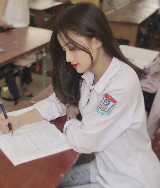 Nữ sinh Việt được ví như Angelababy bất ngờ được cư dân mạng quốc tế quan tâm đặc biệt ảnh 1 Nữ sinh Việt được ví như Angelababy bất ngờ được cư dân mạng quốc tế quan tâm đặc biệt ảnh 1