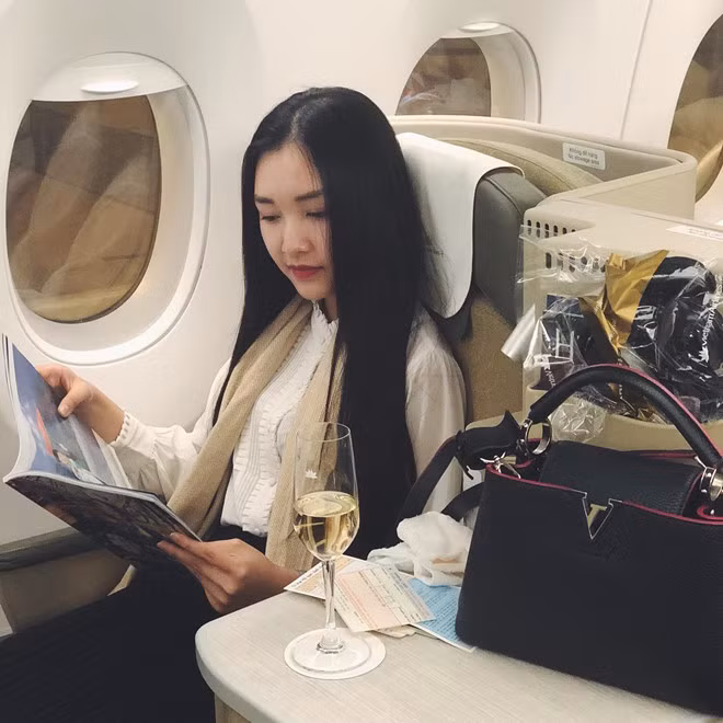 Phong cách thời trang nhẹ nhàng, thanh lịch của Ngọc Trân