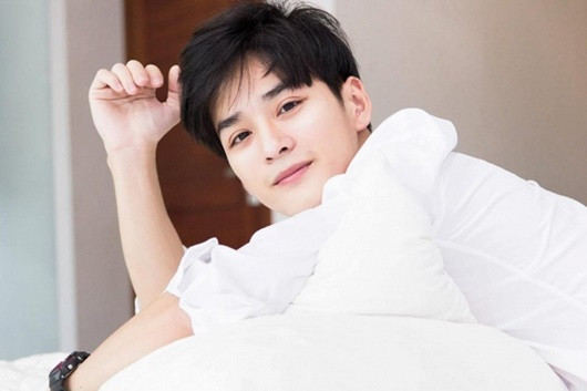 Vẻ điển trai cuốn hút của Trần Nghĩa, nam chính Mắt biếc ở ngoài đời - Ảnh 5 Vẻ điển trai cuốn hút của Trần Nghĩa, nam chính Mắt biếc ở ngoài đời - Ảnh 5