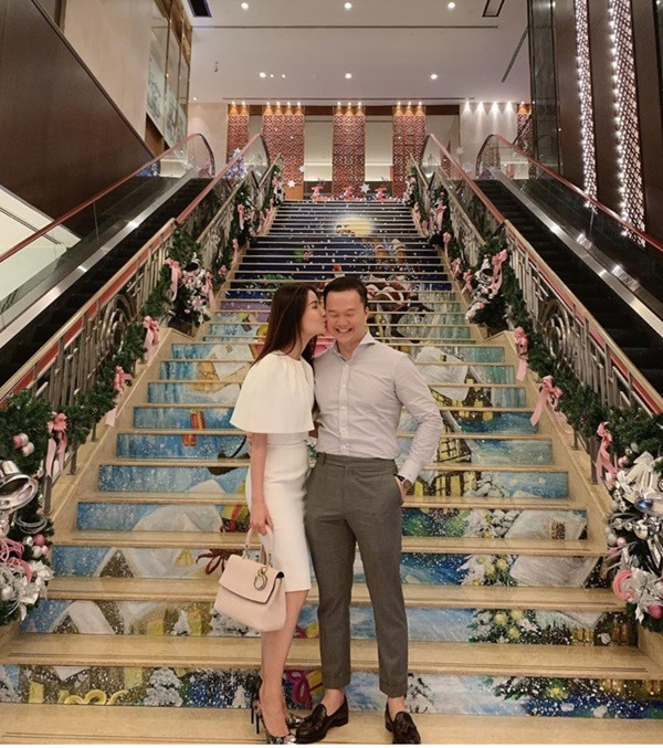 Gương mặt Elly Trần khác lạ đến mức chẳng thể nhận ra ảnh 1 Gương mặt Elly Trần khác lạ đến mức chẳng thể nhận ra ảnh 1