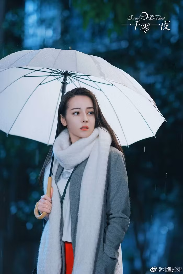 Đặt Địch Lệ Nhiệt Ba và Cổ Lực Na Trát lên bàn cân so sánh: Một 9 một 10 ảnh 4