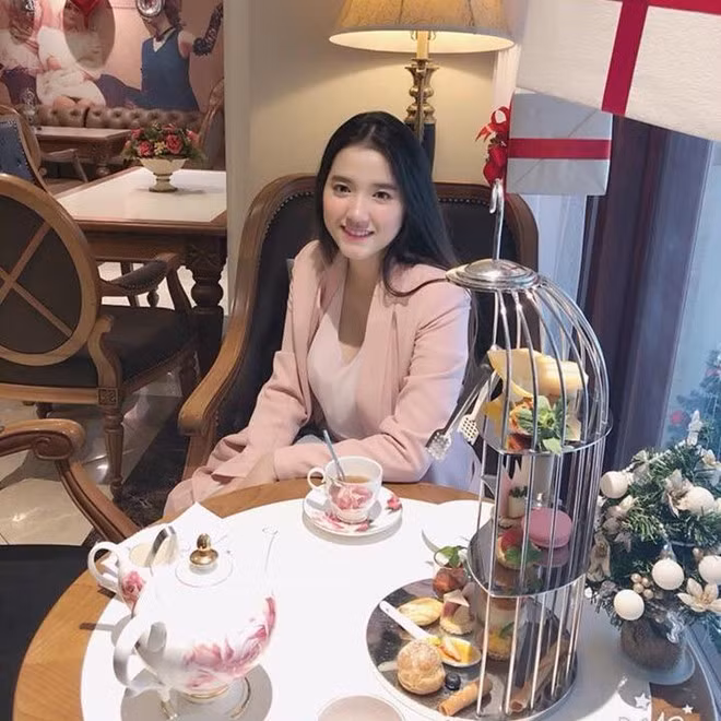 Những hotgirl xứ Huế khiến dân tình xuýt xoa: Người là rich kid mê xe phân khối lớn, người có thành tích học tập khủng được tuyển thẳng vào 2 trường ĐH ảnh 14
