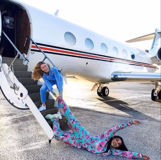 Khi bạn sắp ngủ gục nhưng vẫn phải lên máy bay về nhà cho kịp lễ Giáng sinh.