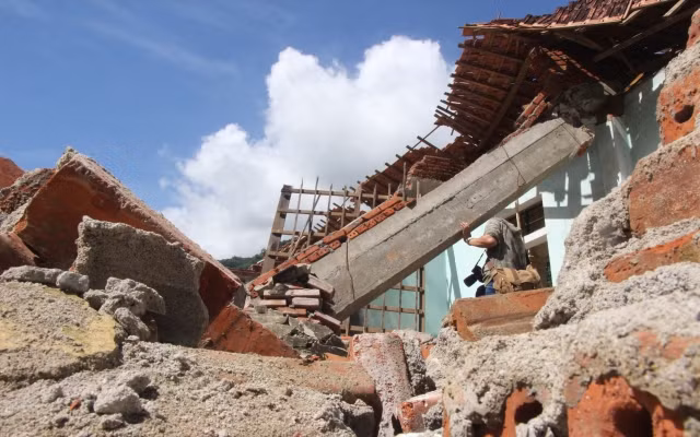 Nhà công vụ và văn phòng Trường Tiểu học Mường Ải chỉ còn đống đổ nát