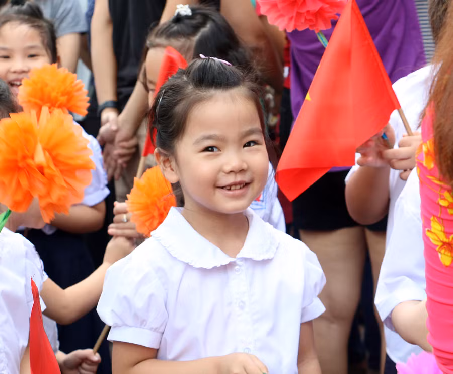 Háo hức ngày đầu tới trường của HS lớp 1