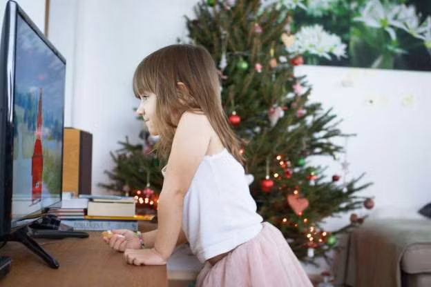 Những em bé ở tuổi chấp chững biết đi thích xem ti vi sẽ dễ có sức khỏe kém ở tuổi vị thành niên.