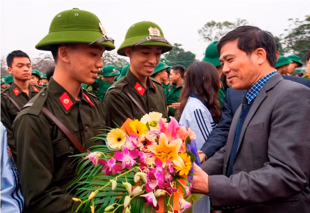 Nghệ An: Những khoảnh khắc xúc động trong buổi tòng quân