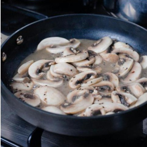 Bất ngờ với độ thơm ngon của trứng chiên nấm ảnh 1 Bước 1