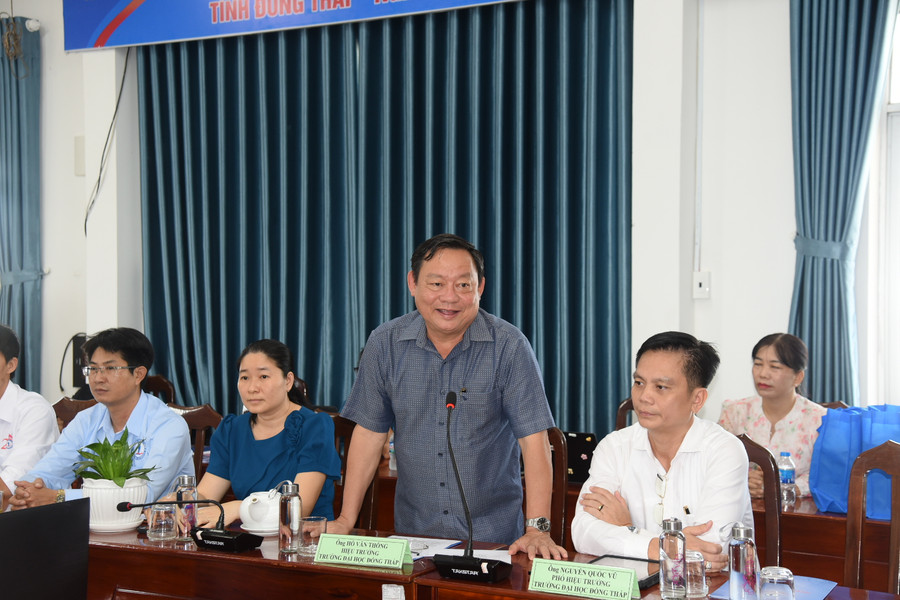 TS. Hồ Văn Thống, Hiệu trưởng Trường ĐH Đồng Tháp phát biểu tại buổi lễ. TS. Hồ Văn Thống, Hiệu trưởng Trường ĐH Đồng Tháp phát biểu tại buổi lễ.