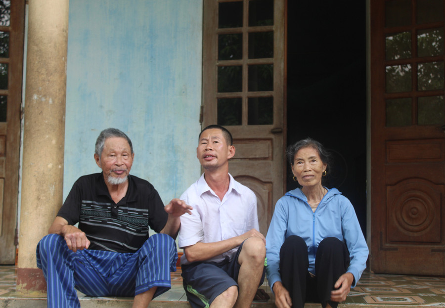 Ông bà nội và người bác của nữ sinh. Ảnh: LT.