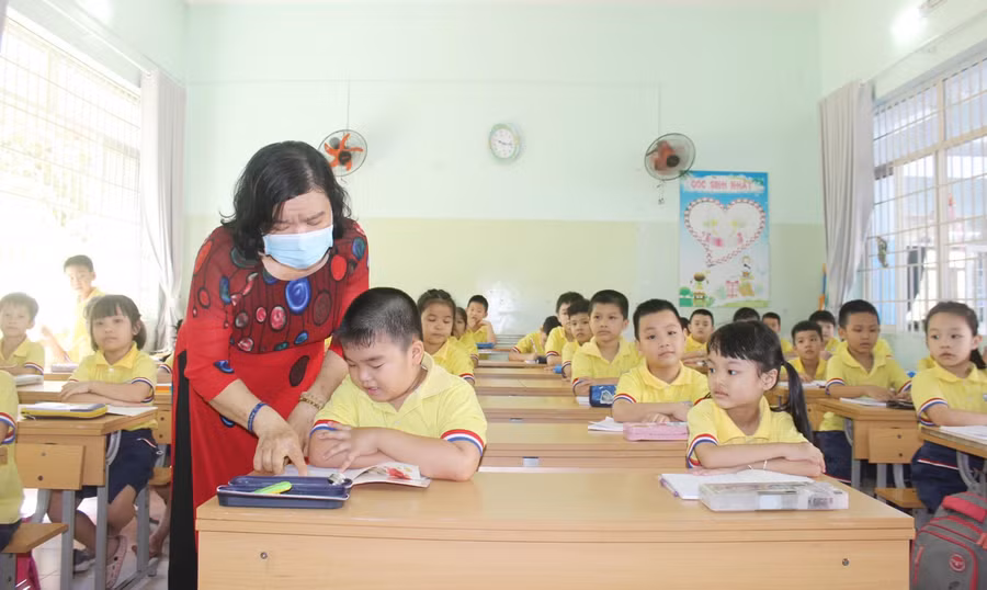 Giáo viên và học sinh Trường Tiểu học Lê Lợi, TP Vũng Tàu khi bước vào năm học 2020-2021