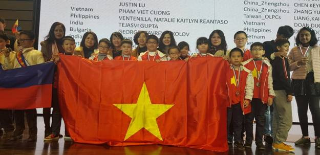 Học sinh Trường TH Thăng Long nhận huy chương tại cuộc thi WMTC lần thứ 10 tại Seoul – Hàn Quốc.