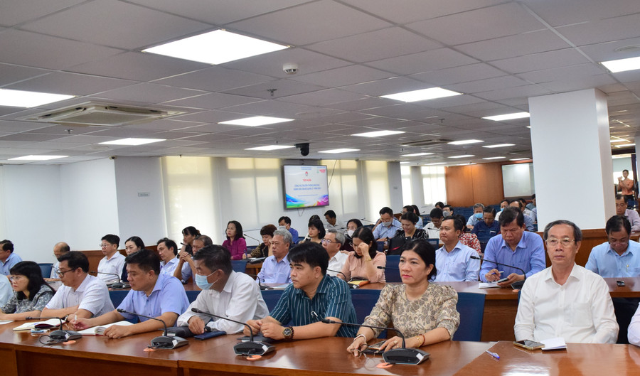Cán bộ quản lý các trường tại buổi tập huấn công tác truyền thông. Cán bộ quản lý các trường tại buổi tập huấn công tác truyền thông.