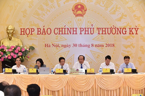 Họp báo diễn ra dưới sự chủ trì của Bộ trưởng, Chủ nhiệm Văn phòng Chính phủ, Người phát ngôn của Chính phủ Mai Tiến Dũng