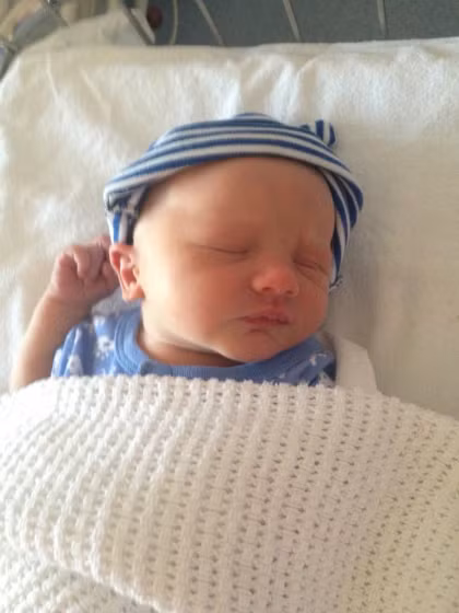 Con trai Riley chào đời khỏe mạnh nhưng chỉ vài tuần sau đã qua đời vì biến chứng ho gà. Con traiRiley chào đời khỏe mạnh nhưng chỉ vài tuần sau đã qua đời vì biến chứng ho gà. Ảnh: Facebook.