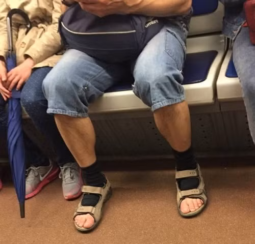 Tốt khoe xấu che. Tốt khoe xấu che.