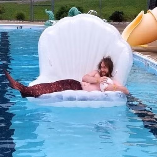 Chàng tiên cá gợi cảm. Chàng tiên cá gợi cảm.