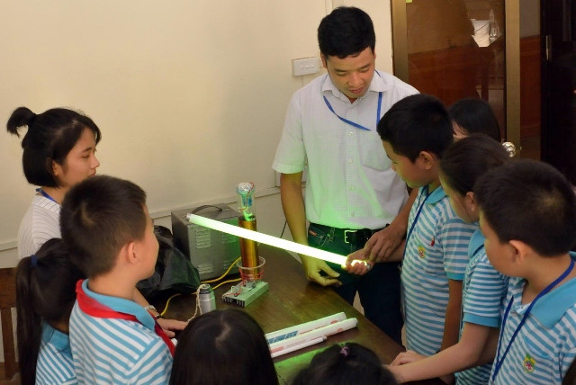 Đội ngũ nhà giáo đóng vai trò quan trọng trong việc triển khai Chương trình và SGK mới Đội ngũ nhà giáo đóng vai trò quan trọng trong việc triển khai Chương trình và SGK mới