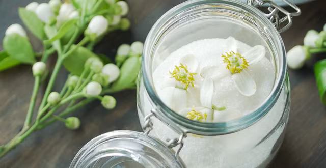 Hoa bưởi tràn về trên phố, mách bạn làm ngay kẻo lỡ mấy món ngon từ hoa bưởi này - Ảnh 4.