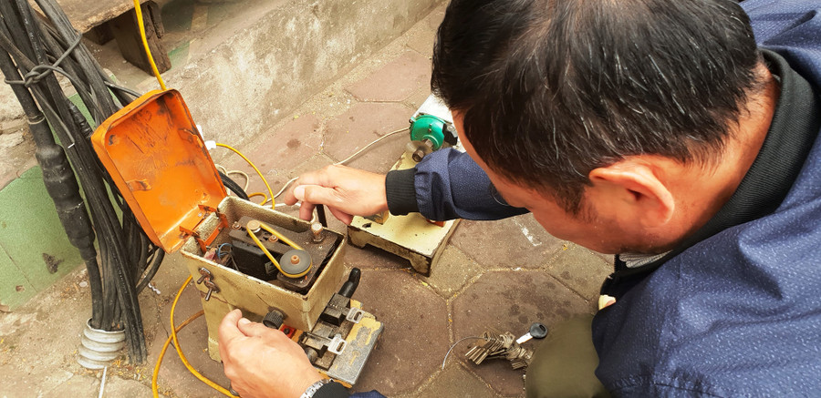 Mưu sinh giữa ranh giới tốt - xấu ảnh 1 Mưu sinh giữa ranh giới tốt - xấu ảnh 1