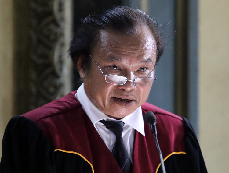 Chủ tọa tóm tắt nội dung vụ án. Ảnh:Thành Nguyễn. Chủ tọa tóm tắt nội dung vụ án. Ảnh: Thành Nguyễn.