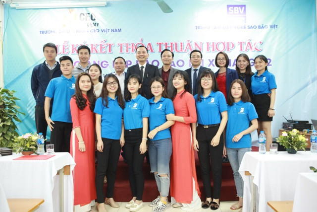 Việc hoàn thiện các kỹ năng mềm cho sinh viên còn ngồi trên ghế nhà trường được cộng đồng, xã hội đánh giá rất cao. Giúp các em ra trường có sẵn tố chất tự tin, bản lĩnh riêng. Việc hoàn thiện các kỹ năng mềm cho sinh viên còn ngồi trên ghế nhà trường được cộng đồng, xã hội đánh giá rất cao. Giúp các em ra trường có sẵn tố chất tự tin, bản lĩnh riêng.