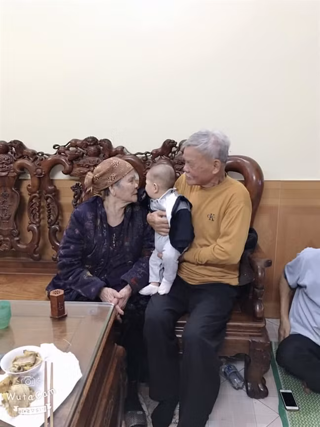 Chuyện tình ông bà anh truyền cảm hứng cho giới trẻ về việc phải nắm chặt tay nhau hơn - Ảnh 4.