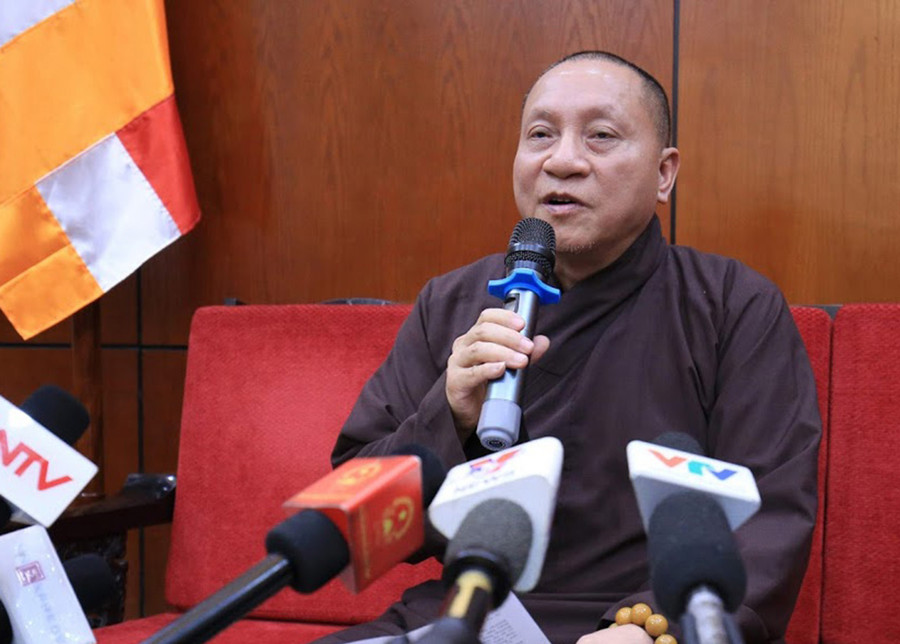 Hòa thượng Thích Gia Quang - Phó Chủ tịch Hội đồng Trị sự, Trưởng ban Thông tin truyền thông GHPGVN trả lời báo chí về vụ việc chùa Ba Vàng Hòa thượng Thích Gia Quang - Phó Chủ tịch Hội đồng Trị sự, Trưởng ban Thông tin truyền thông GHPGVN trả lời báo chí về vụ việc chùa Ba Vàng