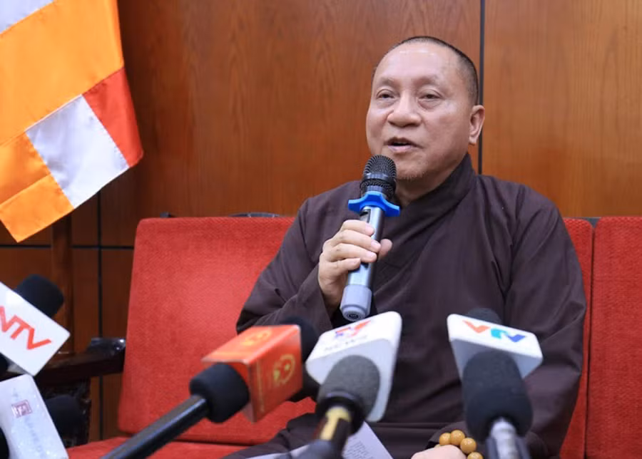 Hòa thượng Thích Gia Quang - Phó Chủ tịch Hội đồng Trị sự, Trưởng ban Thông tin truyền thông GHPGVN trả lời báo chí về vụ việc chùa Ba Vàng