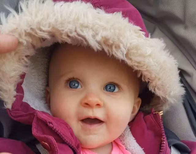 Bé Holly đã được cấp cứu bằng phương pháp hết sức đặc biệt.